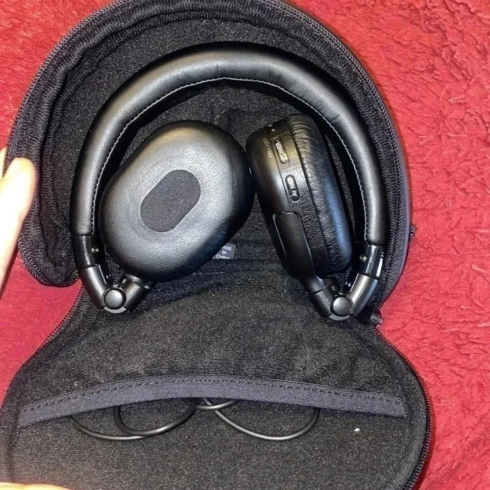 SONY DIGITAL NEW EXPENSIVE HEADPHONES ๐ง FOR LAPTOPS ๐ฉโ๐ป NOISE-CANCELLING - Picture 5 of 11